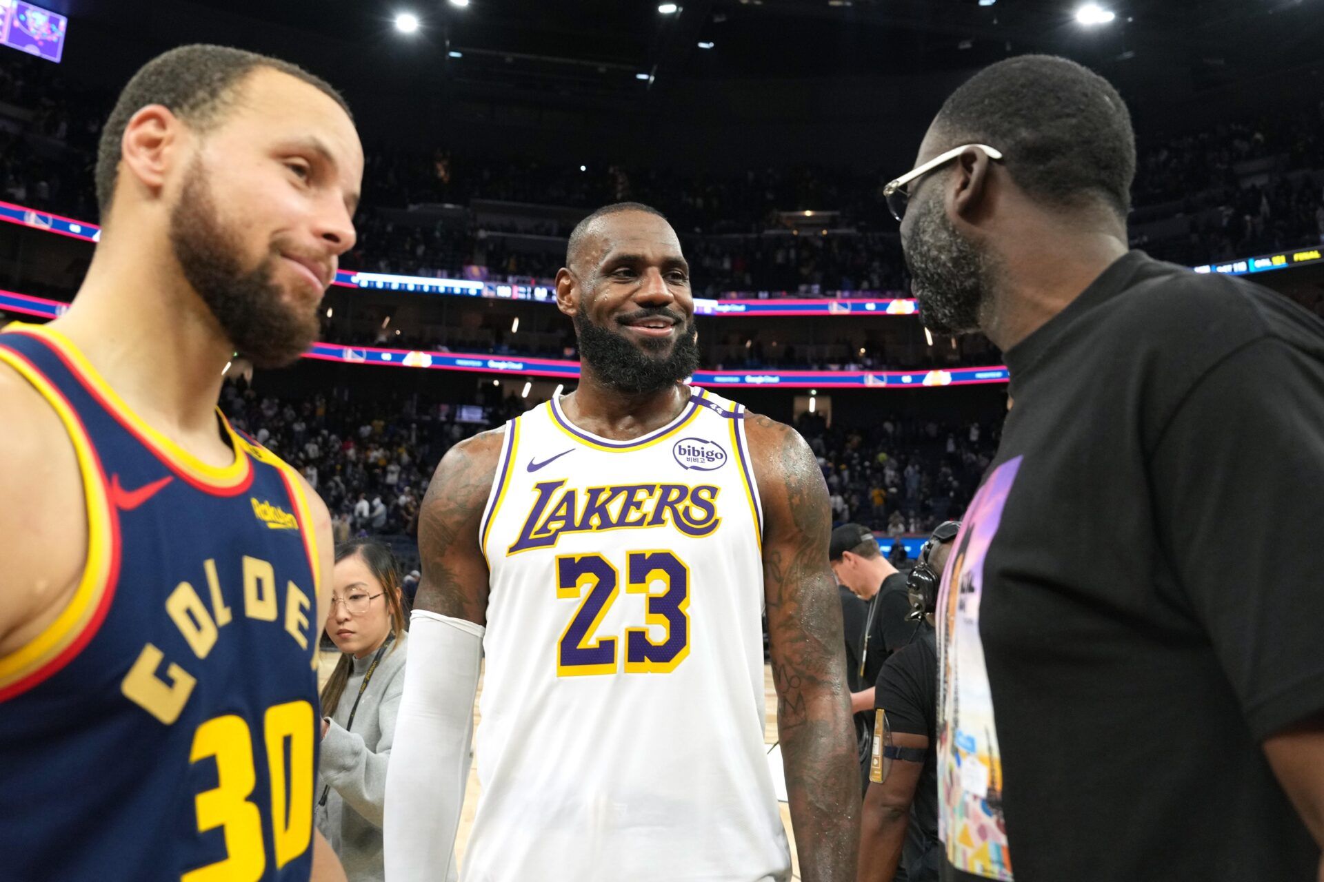 Los Angeles Lakers forward LeBron James (23) talks with Golden State Warriors guard Stephen Curry (30) and forward Draymond Green (right) after the game at Chase Center.