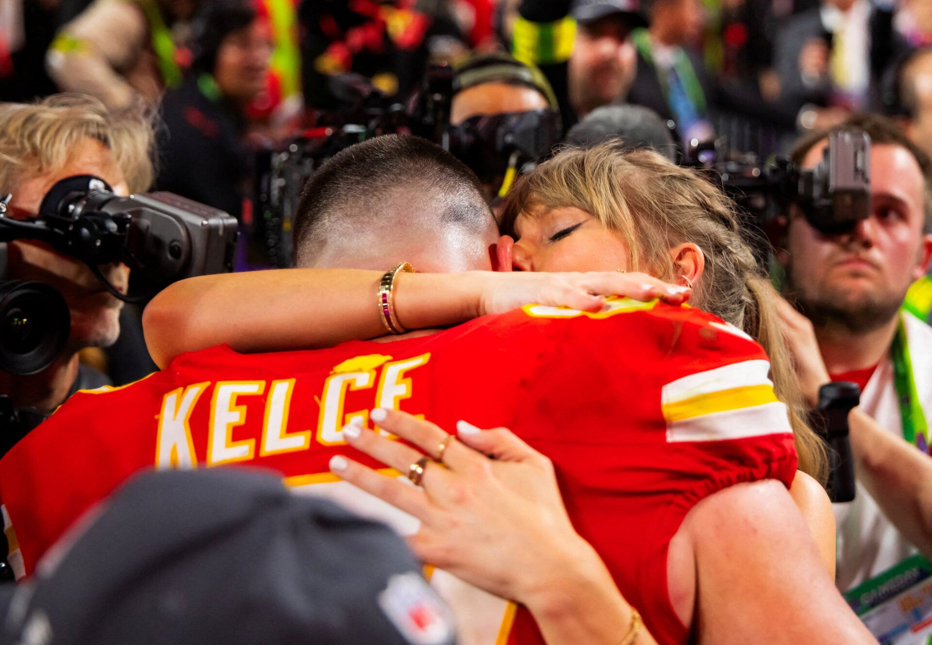 FILE PHOTO: Feb 11, 2024; Paradise, Nevada, USA; Kansas City Chiefs tight end Travis Kelce (87) celebrates with girlfriend Taylor Swift after defeating the San Francisco 49ers in Super Bowl LVIII at Allegiant Stadium.