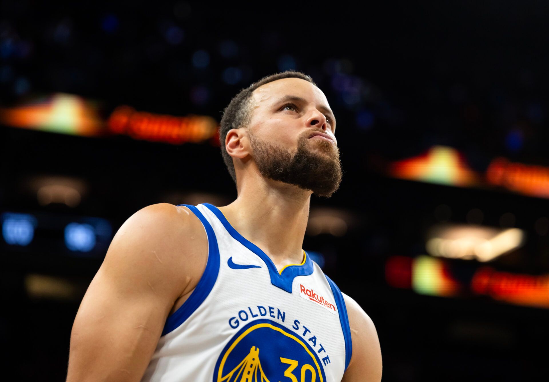 Golden State Warriors guard Stephen Curry (30) reacts against the Phoenix Suns during the play-in rounds of the 2026 NBA Playoffs at Mortgage Matchup Center.