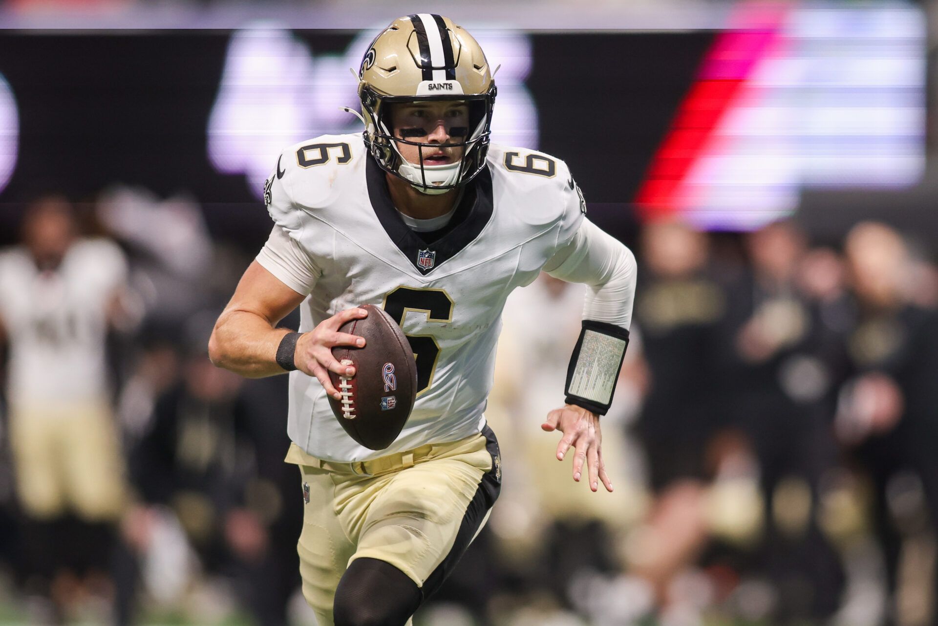 New Orleans Saints quarterback Tyler Shough (6) runs for a touchdown against the Atlanta Falcons in the second quarter at Mercedes-Benz Stadium.
