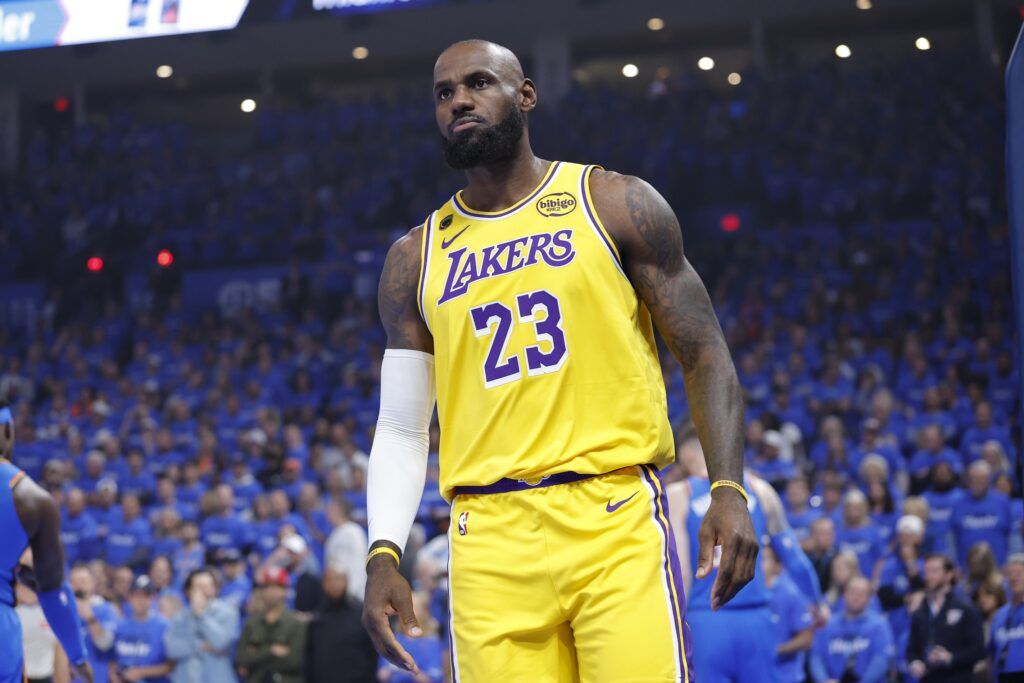 ‘Best Value Contract,’ ‘Absurd’ — NBA World Reacts to LeBron James’ $4,000,000 Salary With 76ers