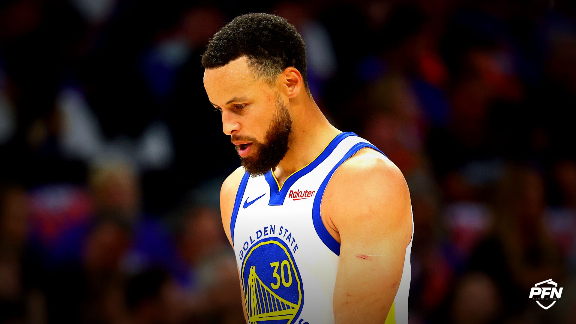 Golden State Warriors guard Stephen Curry (30) against the Phoenix Suns during the play-in rounds of the 2026 NBA Playoffs at Mortgage Matchup Center.