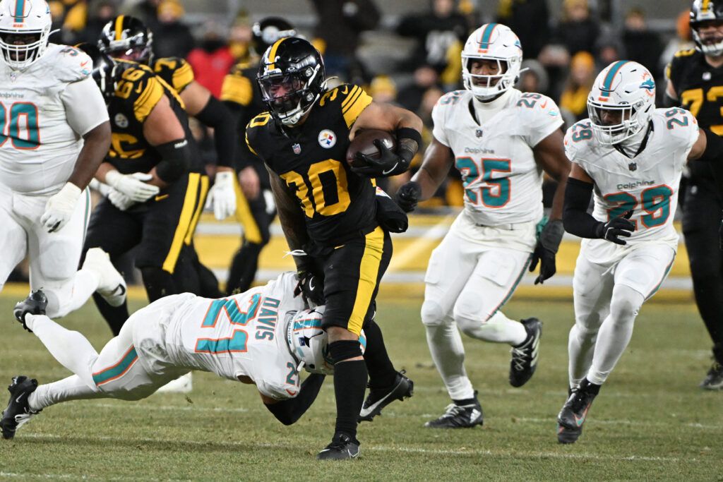 'A Perfect Marriage' – Fantasy Football Analyst Makes The Case for Jaylen Warren Over Tier 2 Tight Ends in Round 7