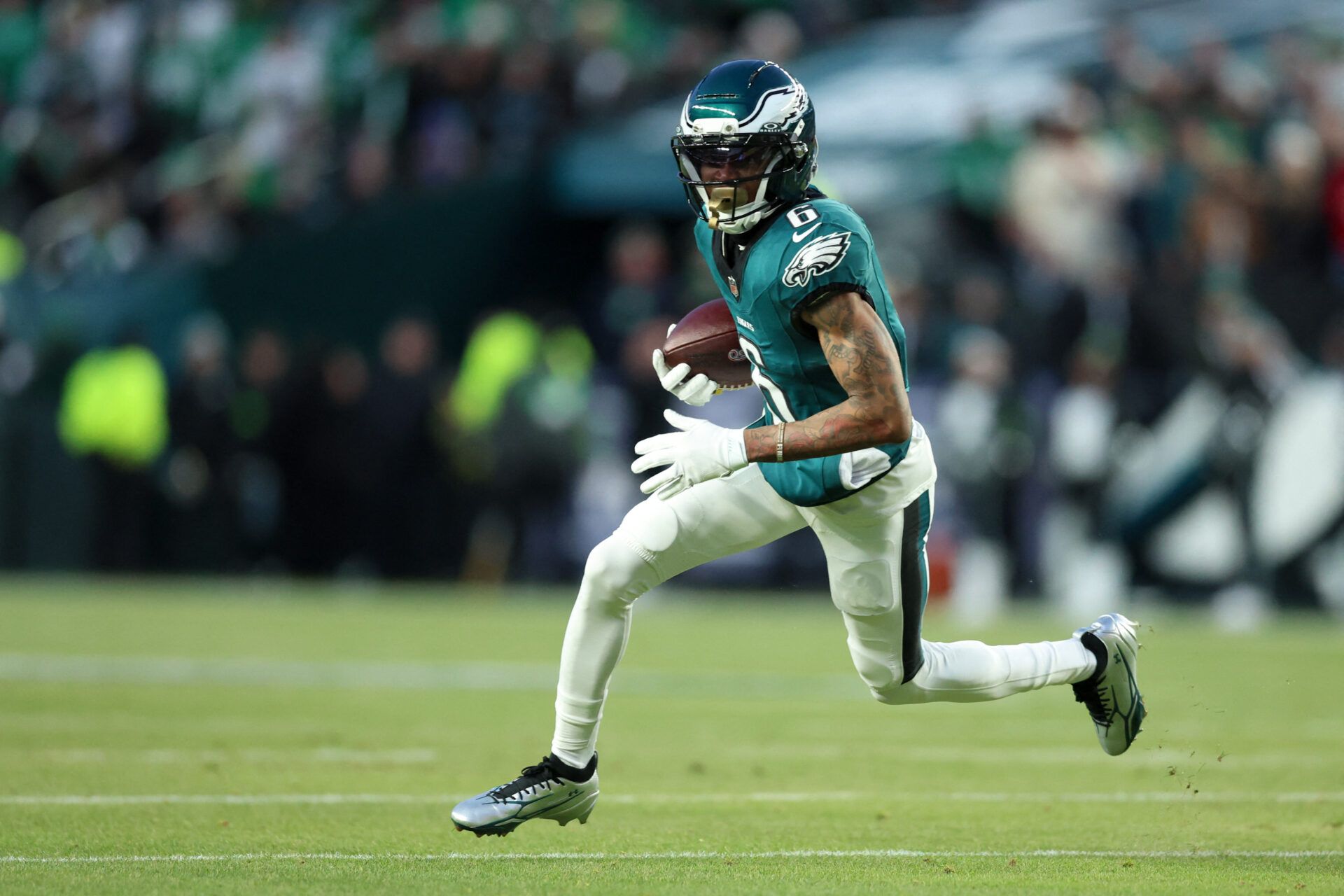 Philadelphia Eagles wide receiver DeVonta Smith (6) carries the ball after a reception against the San Francisco 49ers during the first quarter in an NFC Wild Card Round game at Lincoln Financial Field.