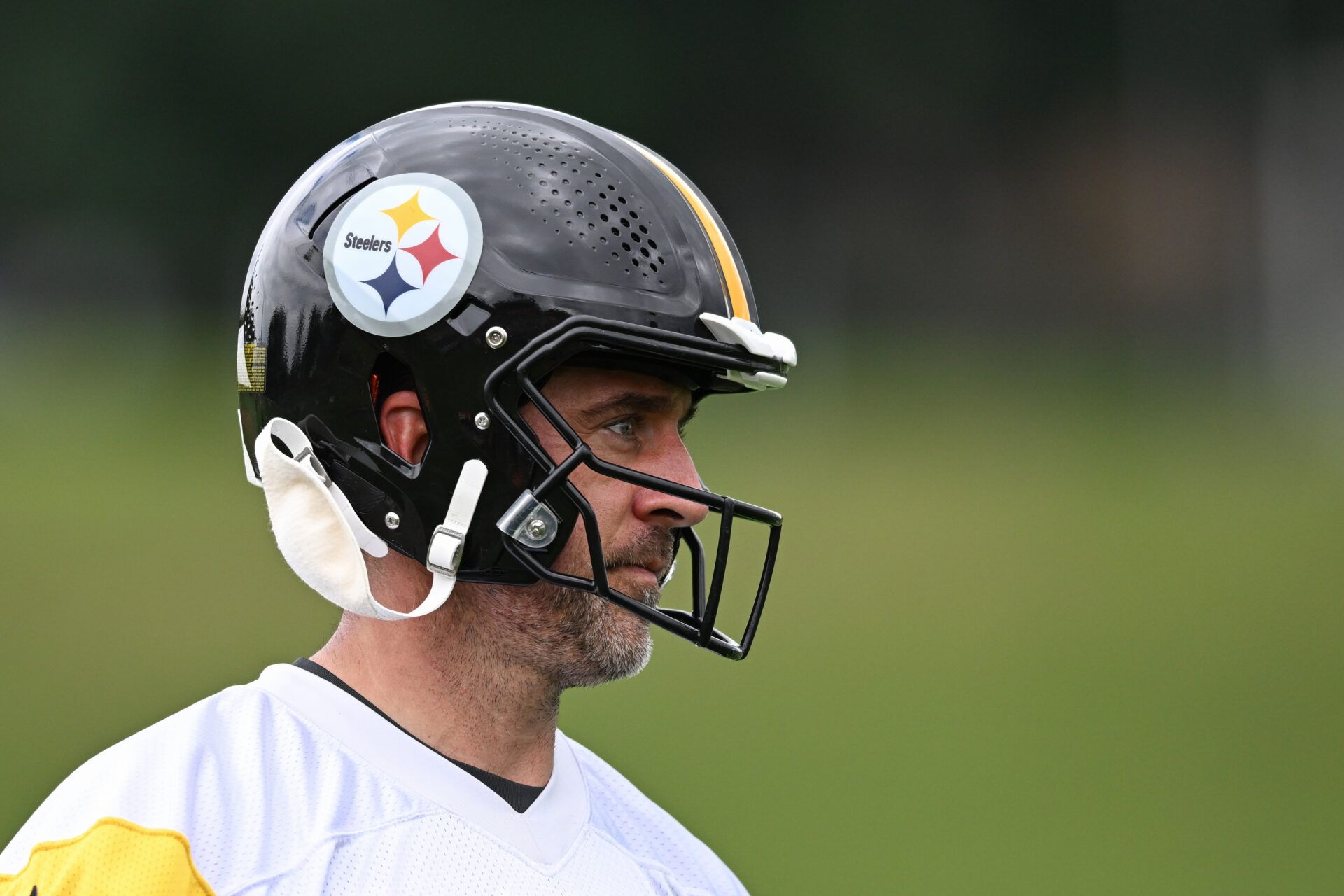 Pittsburgh Steelers quarterback Aaron Rodgers (8) participates in a practice session at training camp at Saint Vincent College.