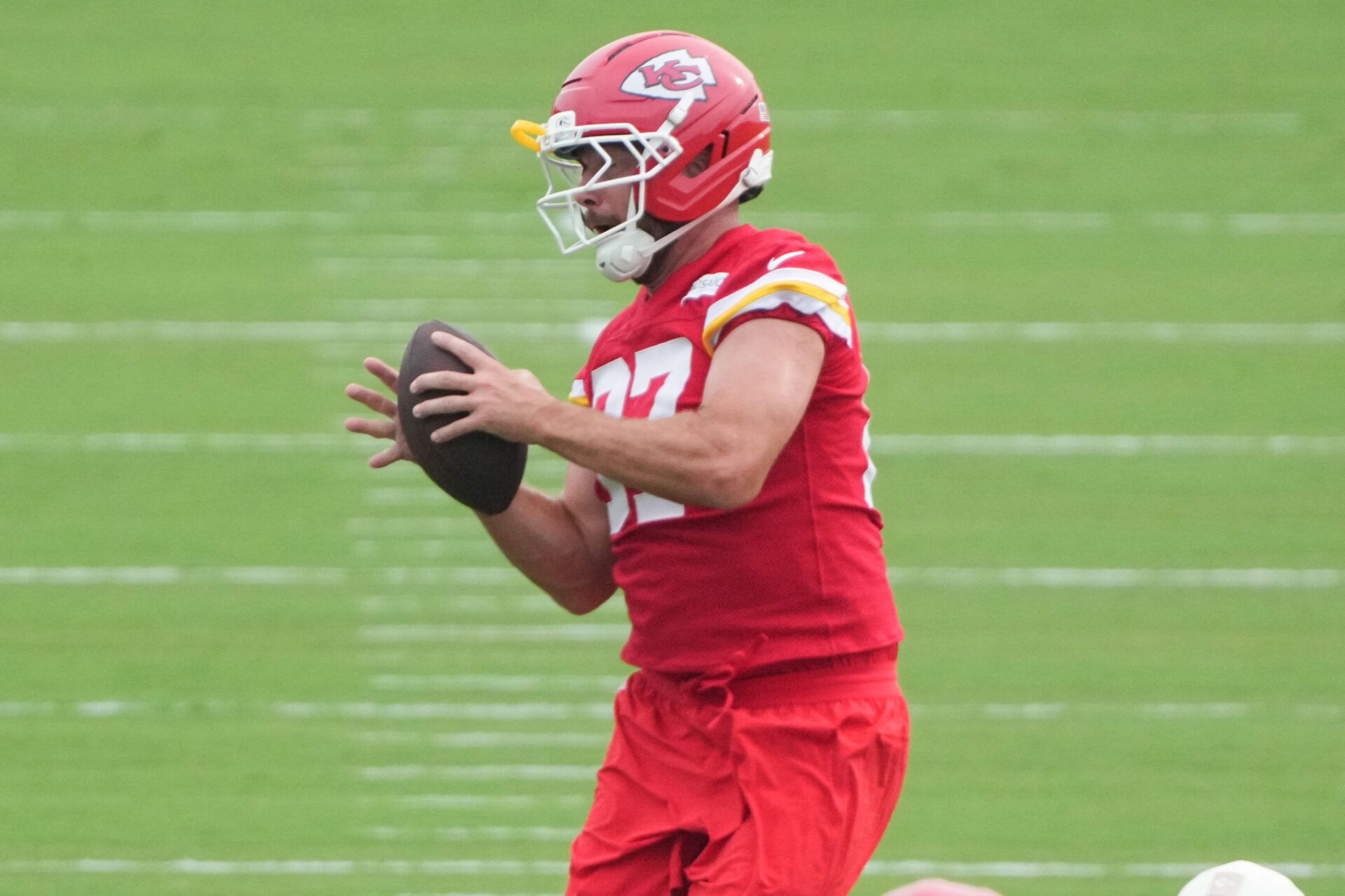 Kansas City Chiefs tight end Travis Kelce (87) catches a pass during training camp at Missouri Western State University.