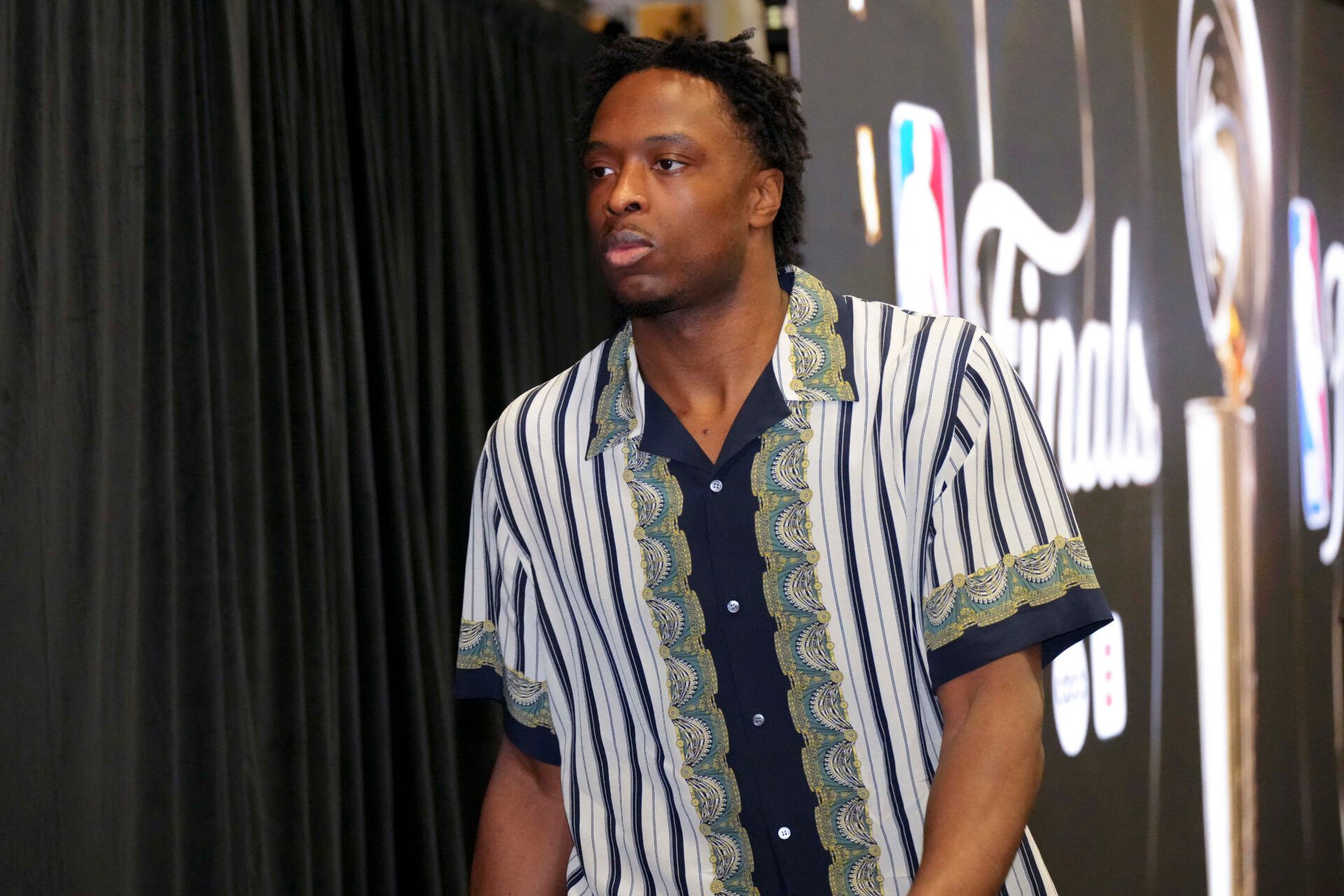 New York Knicks forward Og Anunoby (8) arrives at the arena before game five of the 2026 NBA Finals at Frost Bank Center.
