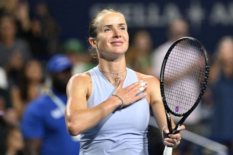 Elina Svitolina gestures to fans after defeating Ekaterina Alexandrova during quarter final play at Sobeys Stadium.