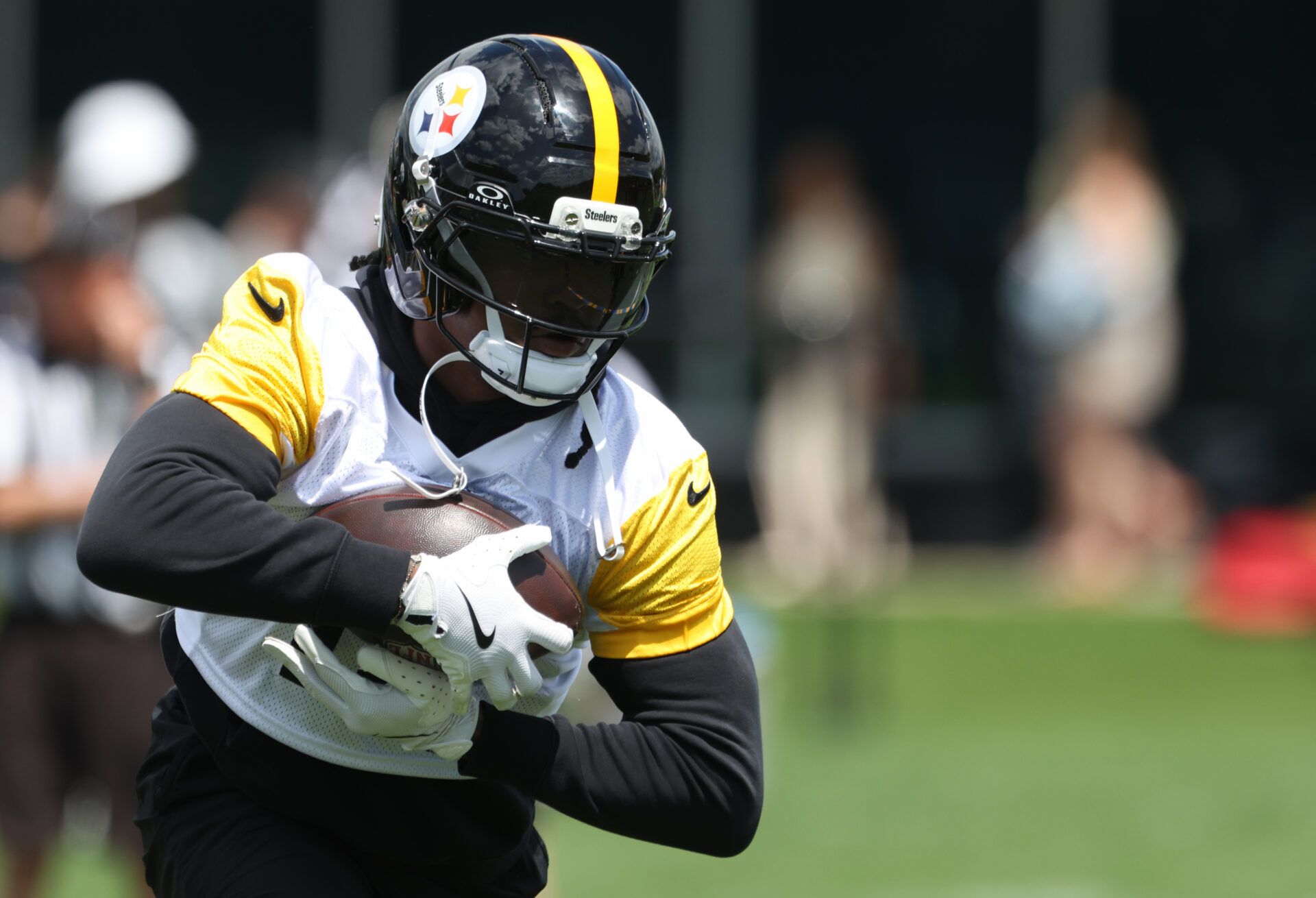 Pittsburgh Steelers running back Rico Dowdle (13) participates in OTA  drills at the UPMC Rooney Sports Complex.