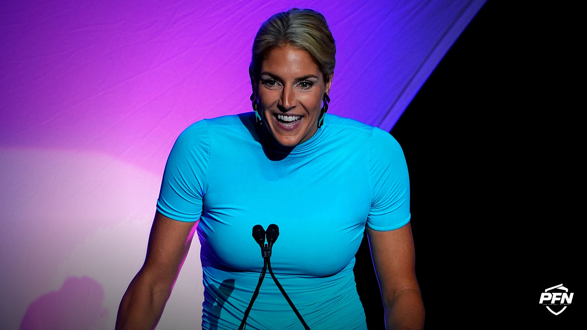 Elena Delle Donne gets emotional during her Hall of Fame speech as she honors her deaf and blind sister with a powerful heartfelt tribute.