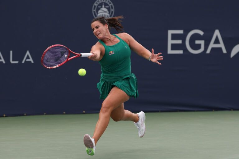 Emma Navarro (USA) hits a forehand against Elisabetta Cocciaretto (ITA) (not pictured) on day three of the 2026 Mubadala DC Open at Rock Creek Park Tennis Center.
