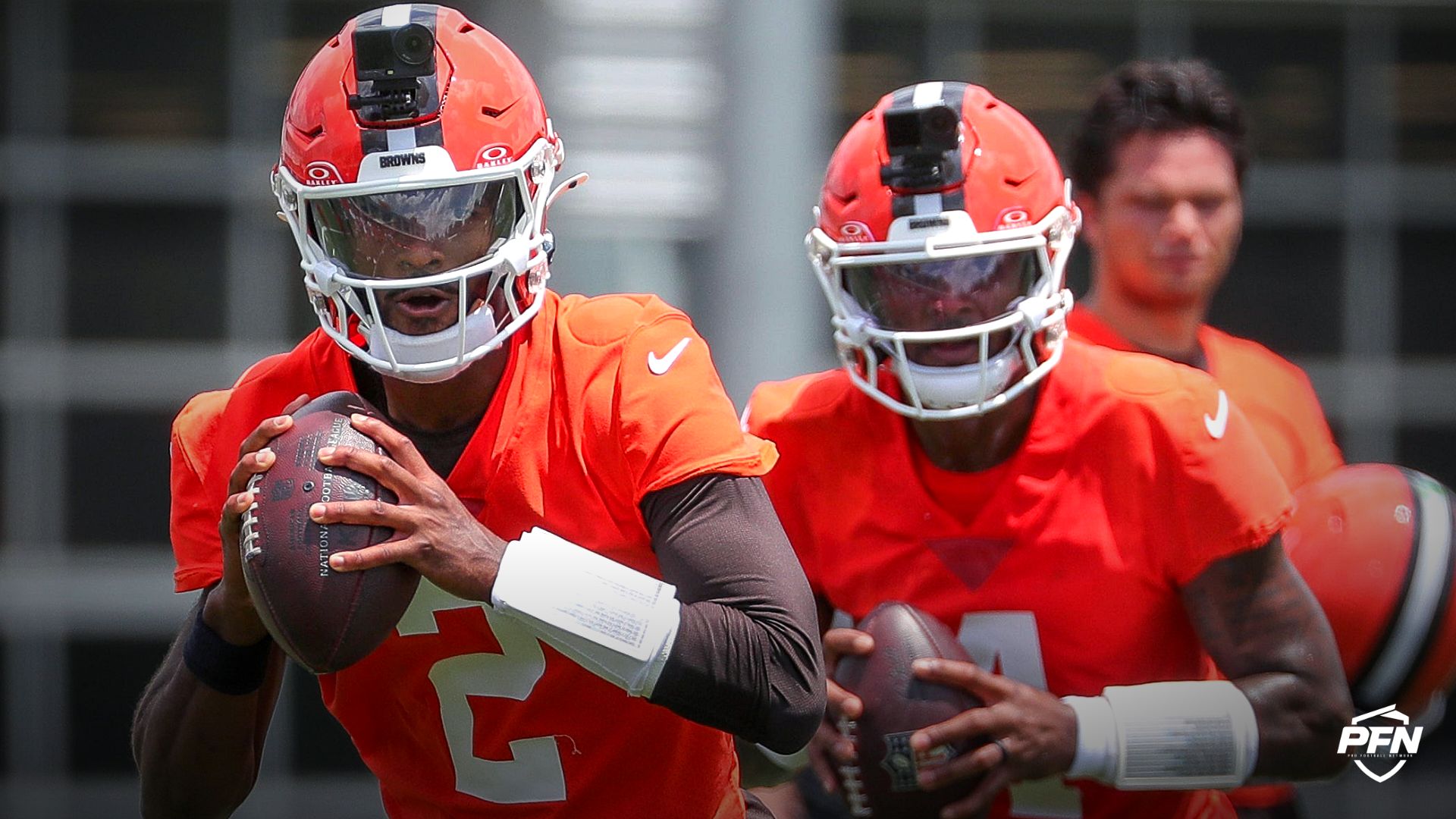 ‘Deshaun Watson Has the Advantage’ — Former NFL QB Demands 1 Thing From Shedeur Sanders in Next Preseason Game