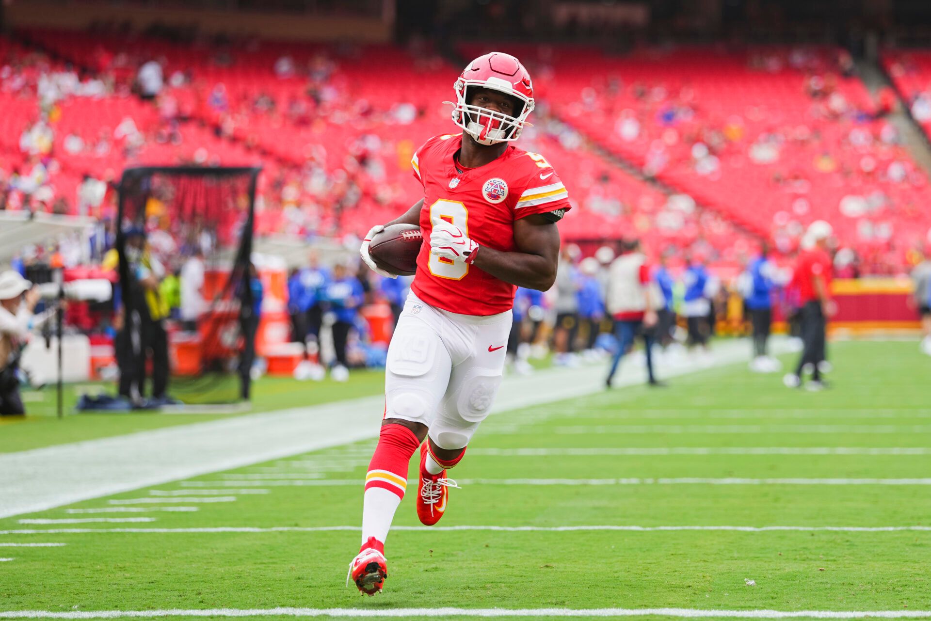 Kansas City Chiefs running back Kenneth Walker III (9) warms up prior to a game against the Los Angeles Rams at Arrowhead Stadium.
