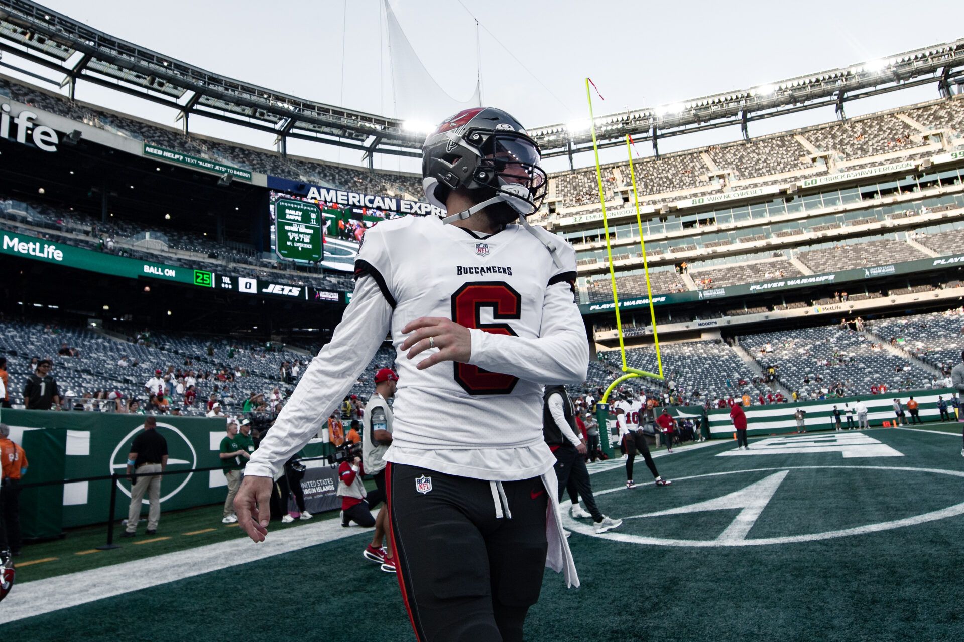 Tampa Bay Buccaneers quarterback Baker Mayfield (6) warms up before a game against the New York Jets at MetLife Stadium.