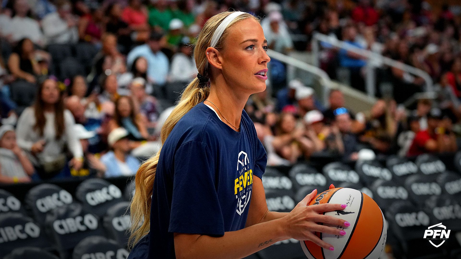 Sophie Cunningham faced a hostile reception during the Fever-Tempo game, prompting WNBA supporters to defend her on social media.