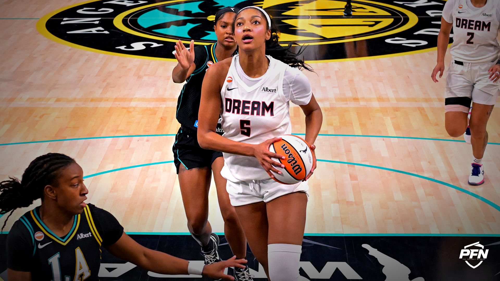 Angel Reese makes WNBA history with a “perfect” performance against the Sparks, sparking huge reactions from fans across the league.