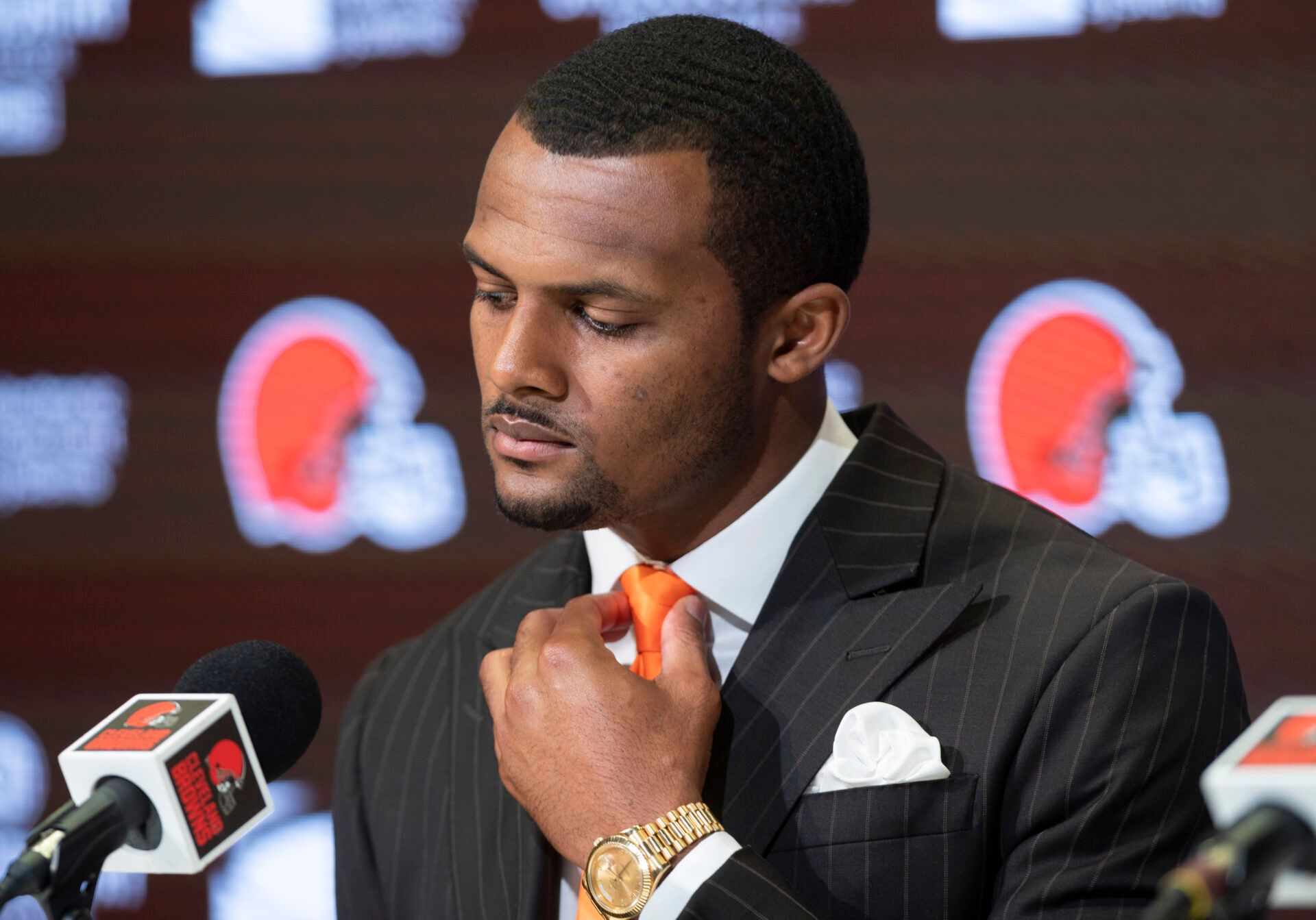 Cleveland Browns quarterback Deshaun Watson adjusts his tie during a press conference at the CrossCountry Mortgage Campus.