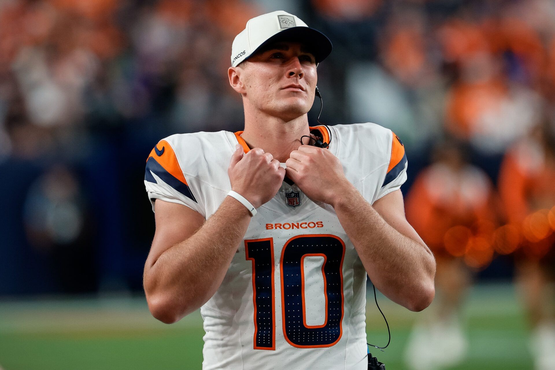 Denver Broncos quarterback Bo Nix (10) in the fourth quarter against the Green Bay Packers at Empower Field at Mile High.