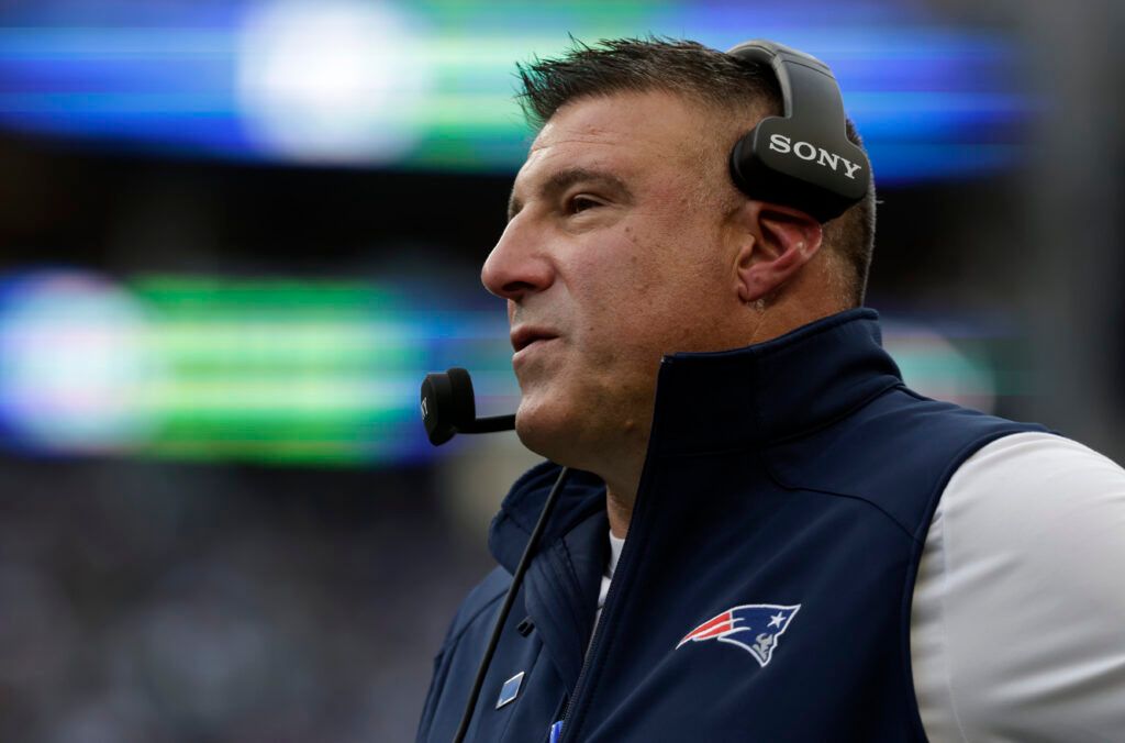 ‘This Is on the Coaching,' ‘What a Butcher Job' — NFL World Turns On Patriots HC Mike Vrabel for ‘Brutally Conservative' Game Plan vs. Seahawks