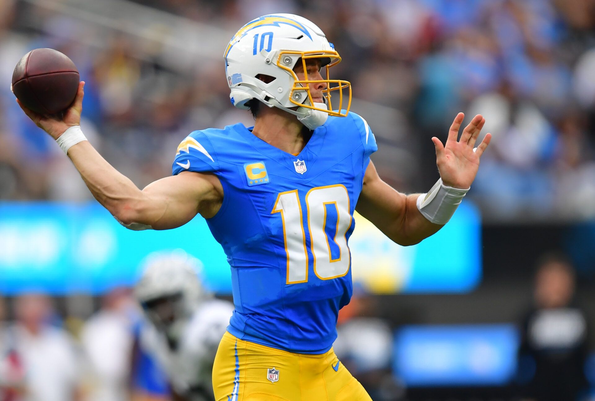 Fans Slam Ex-QB Dan Orlovsky for ‘Wild’ Defense of Justin Herbert’s Struggles