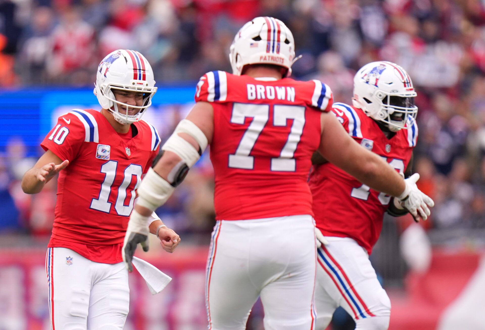 Drake Maye Praises Patriots’ Offensive Line for Stellar Protection in 45-17 Rout of Raiders: “Eating a Ham Sandwich” in the Pocket