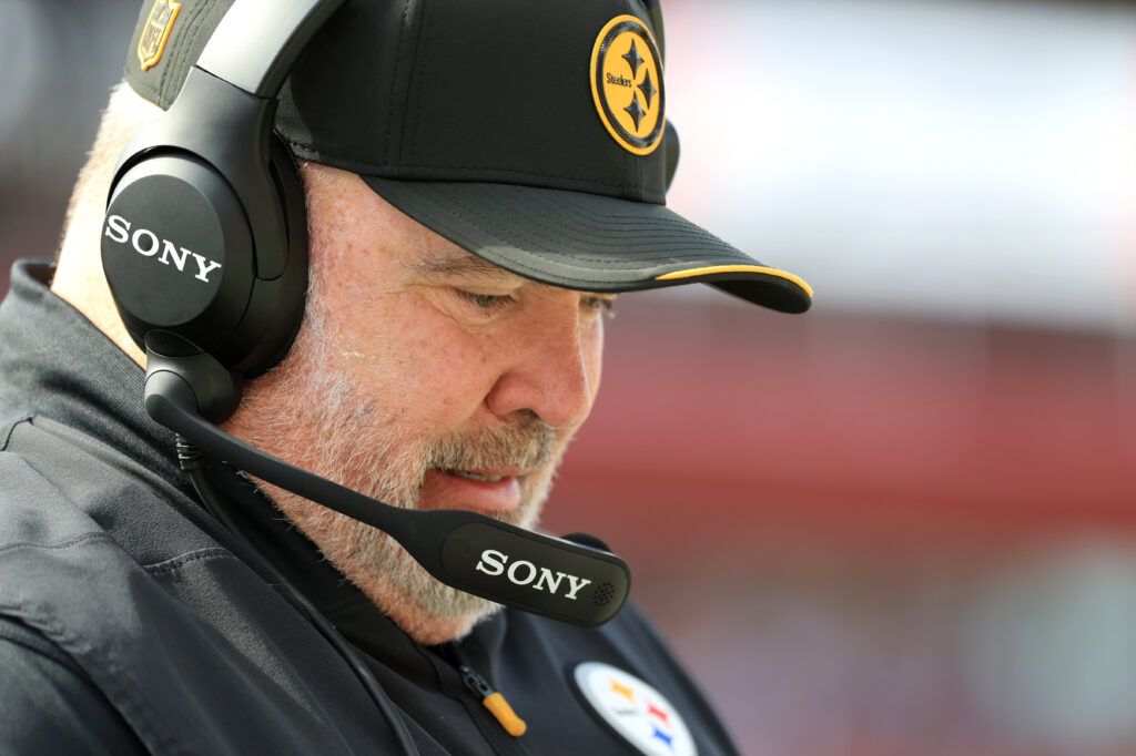Antonio Brown Uses Mike McCarthy's Injury To Mock Mike Tomlin With 7-Word Message
